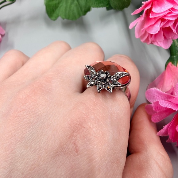Peachy Pink / Orange Genuine Crystal Cocktail Statement Ring with Marcasite - Picture 3 of 5